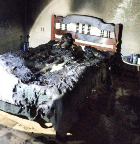 Residência fica danificada por incêndio com suspeita de ter sido criminoso em Navegantes