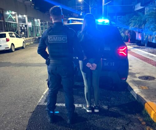 Corretora de imóveis é presa por ocupar ilegalmente apartamento à venda em BC