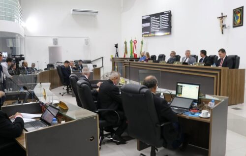 Auditoria determina concurso e redução de comissionados na Câmara Municipal de Palhoça