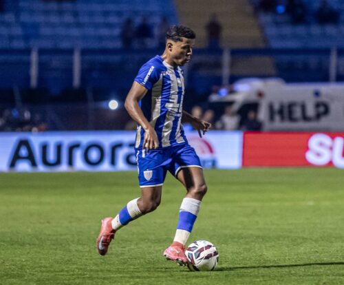 Avaí vence Ponte Preta e segue fora da zona de rebaixamento do Brasileirão da Série B
