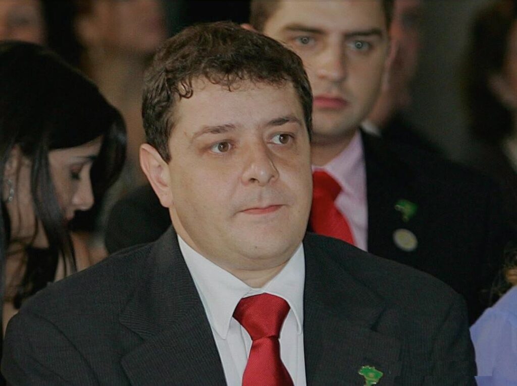 Lulinha vive em condomínio de luxo na Espanha