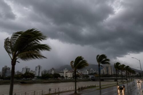 Alerta laranja coloca cidades de SC em risco de temporais e granizo