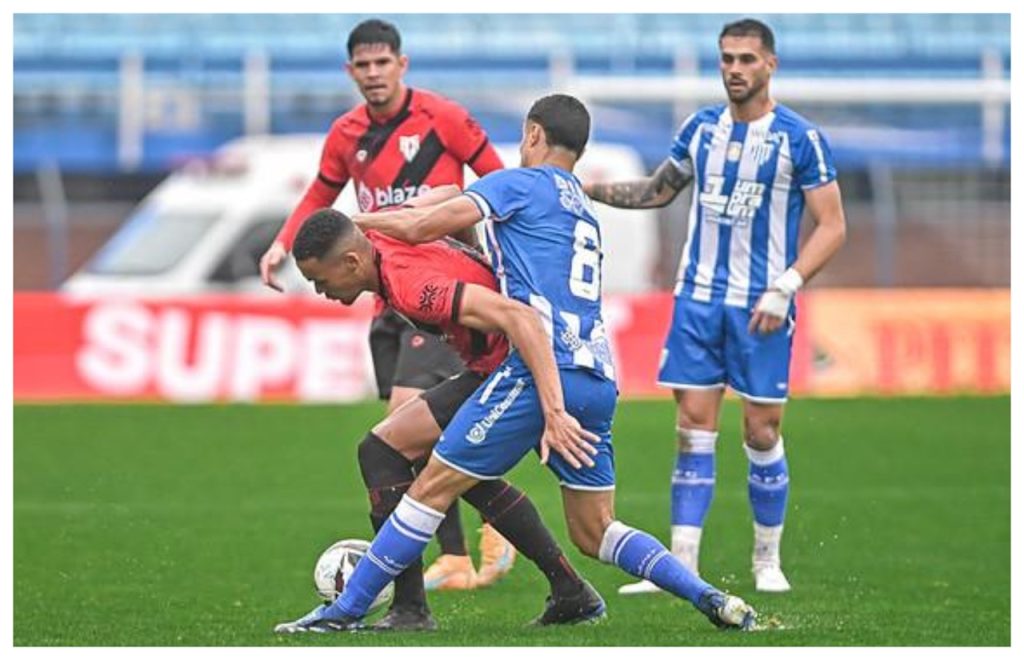 Avaí perde para o Atlético-GO no Brasileirão da Série B com gol no último lance da partida. - Foto: Divulgação/ACGO