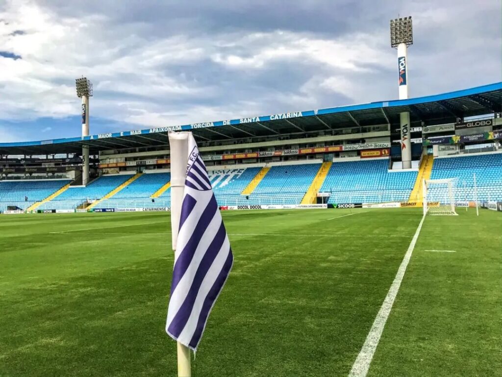 CBF define árbitro para Avaí x CRB; veja quem apita o duelo na Ressacada