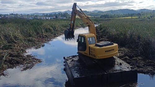 Capivari de Baixo conclui limpeza de mais de 21 km de canais para reduzir risco de alagamentos