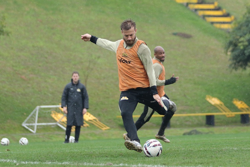 Chuva atrasa treino do Criciúma antes de duelo com o Goiás
