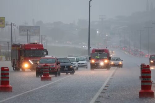Chuva forte coloca equipes do CBMSC em alerta em SC