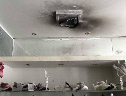 Cliente evita tragédia ao apagar incêndio em loja no Centro de Criciúma