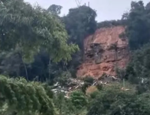 Deslizamento destrói casa em reforma em Santa Catarina