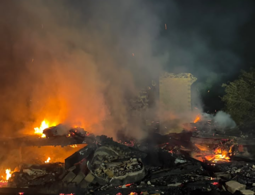 Dois incêndios atingem estruturas de madeira em Jacinto Machado