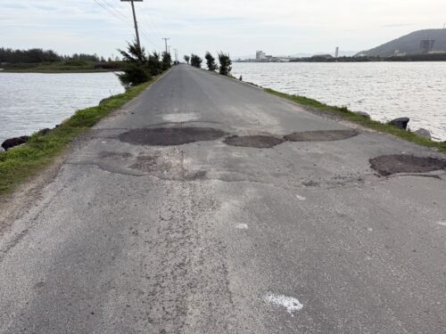 Estrada de Laguna tem afundamentos e passa por vistoria técnica