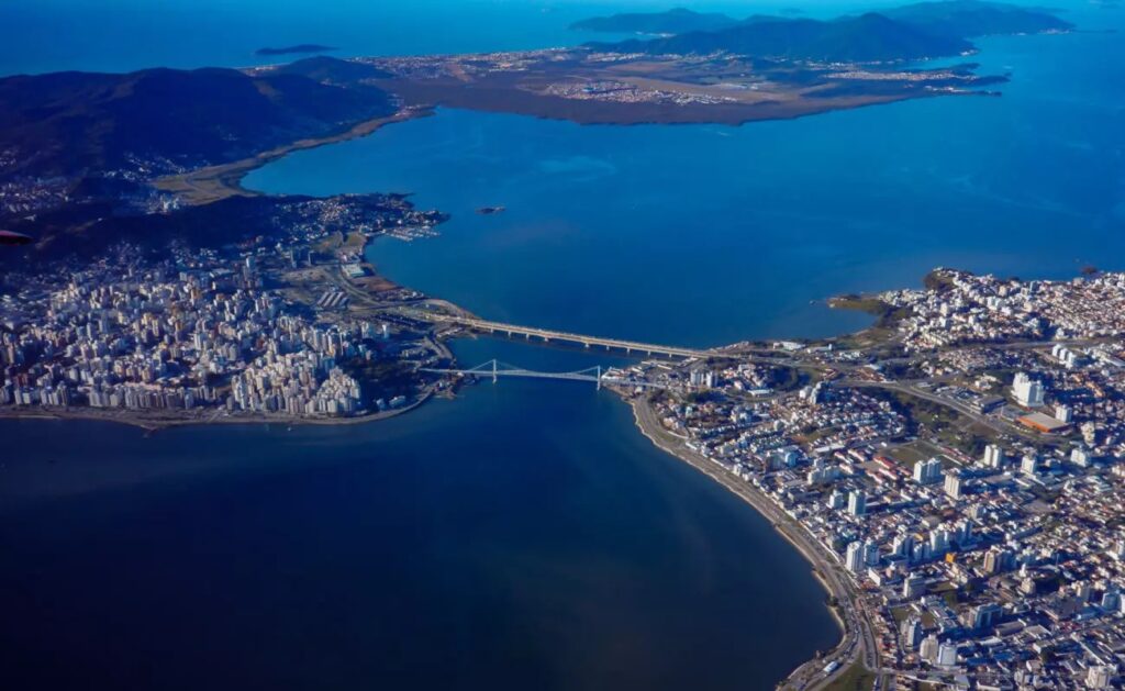 Florianópolis abre seleção para educação; veja salários e prazos