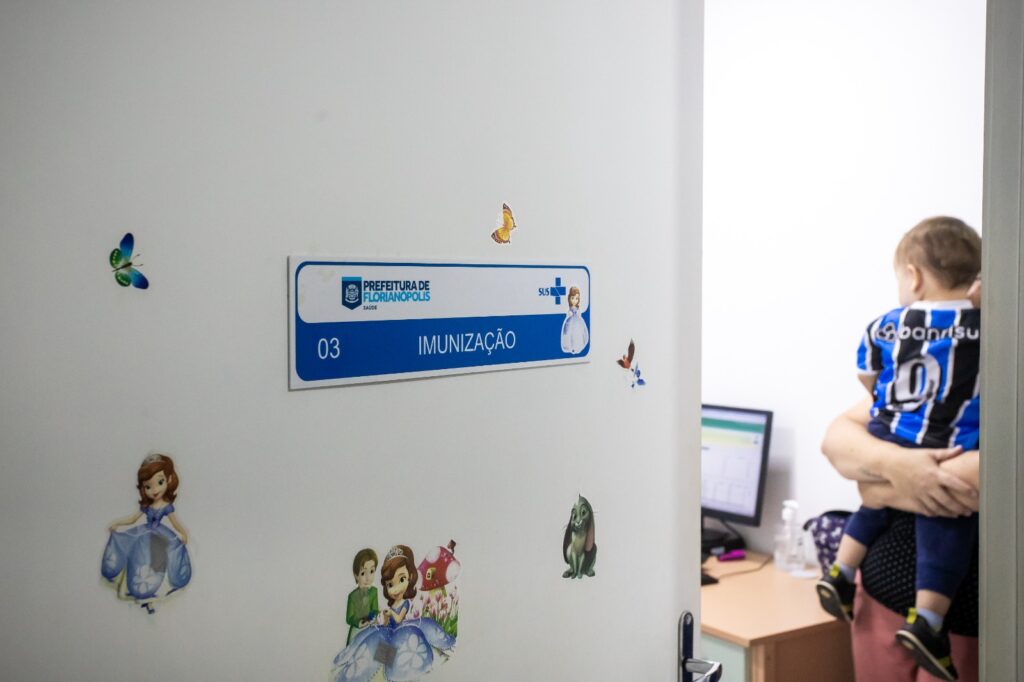 Florianópolis amplia vacinação e alerta para prazo da campanha