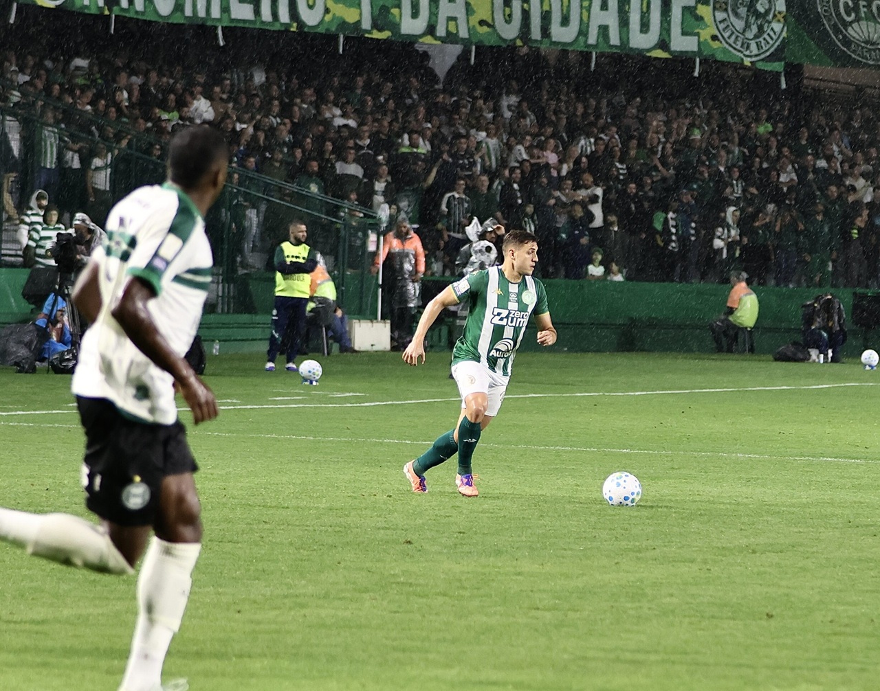 Chapecoense perde para o Coritiba no Brasileirão
