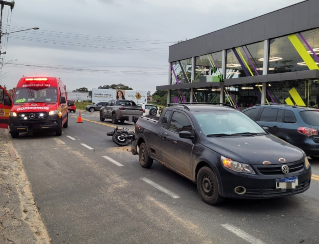 Motociclista fica ferido após colisão em Morro da Fumaça