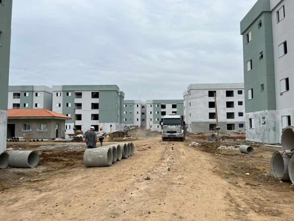 Obra de R$ 30 milhões avança e 200 famílias vão realizar o sonho da casa própria na Grande Florianópolis