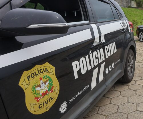 Operação mira esquema milionário e apreende Amarok, motorhome e cavalos em SC
