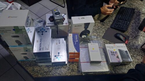PRF encontra carga milionária de eletrônicos e medicamentos na BR-101 em Joinville