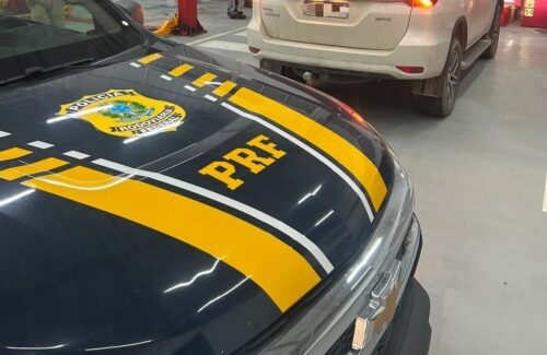 PRF recupera caminhonete clonada e com registro de roubo em SC