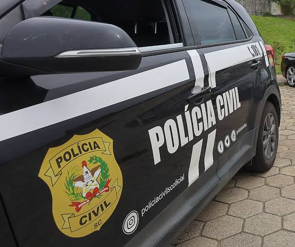 Pai é preso após atirar contra árbitros em jogo infantil em Criciúma