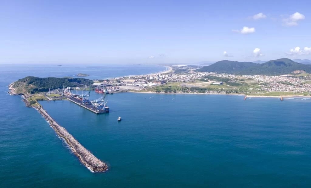 Porto de Imbituba dispara em contêineres e supera marca de 4,5 milhões
