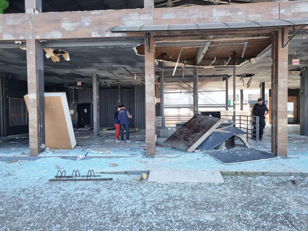 Prédio é alvo de vandalismo e furtos na Beira-Mar de São José - Foto: Divulgação/PMSJ