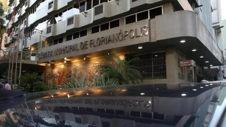 TCE aponta irregularidades na Câmara de Florianópolis e cobra devolução de valores