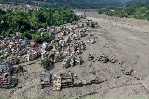 Tragédia na fronteira do Nepal deixa centenas de turistas desaparecidos