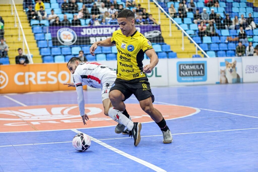 Tubarão Futsal estreia no JASC com título e vaga em jogo