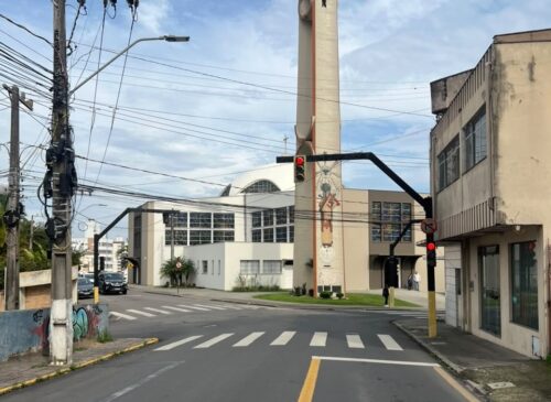 Tubarão muda semáforos e motoristas terão nova regra no trânsito