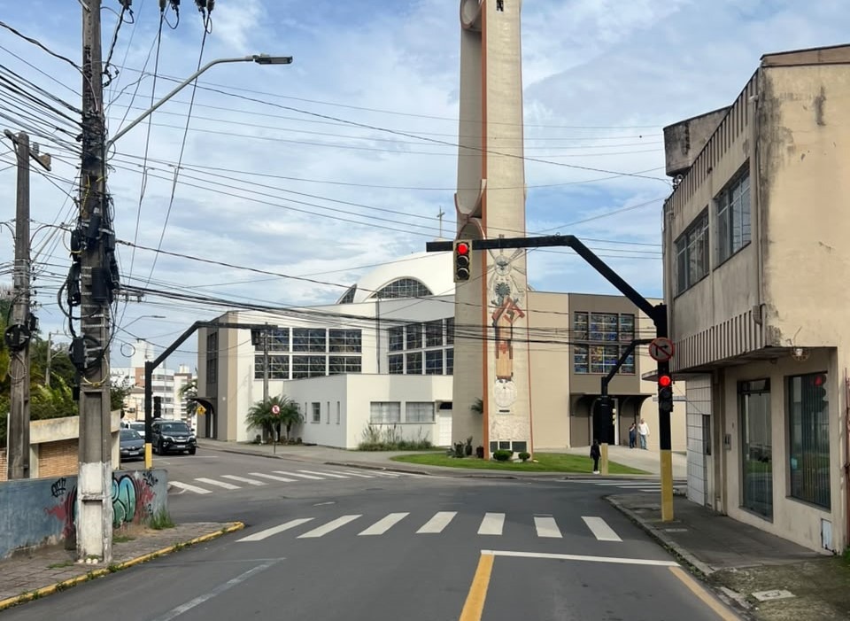 Tubarão muda semáforos e motoristas terão nova regra no trânsito