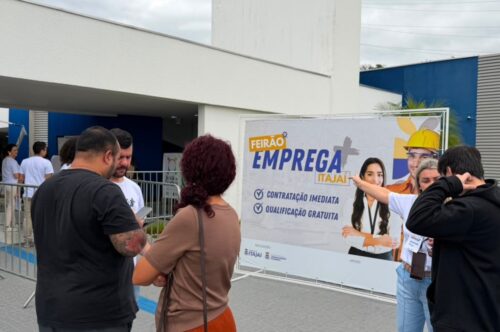 Cerca de 700 candidatos comparecem em Feirão de empregos de Itajaí com mais de mil vagas ofertadas