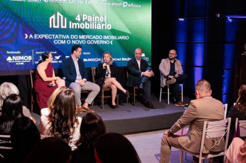 Painel NIMOB 2026 debate futuro econômico e mercado imobiliário de Itajaí