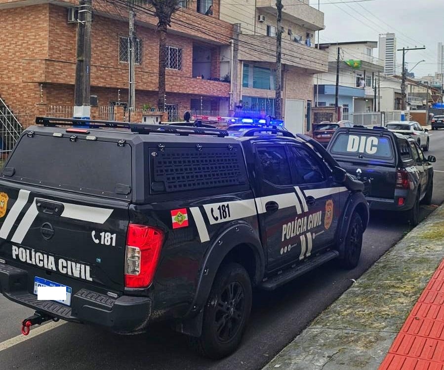 Falso policial civil é alvo de investigação em Balneário Camboriú após ameaçar idoso