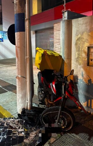 Jovem morre após colidir motocicleta contra poste em Camboriú