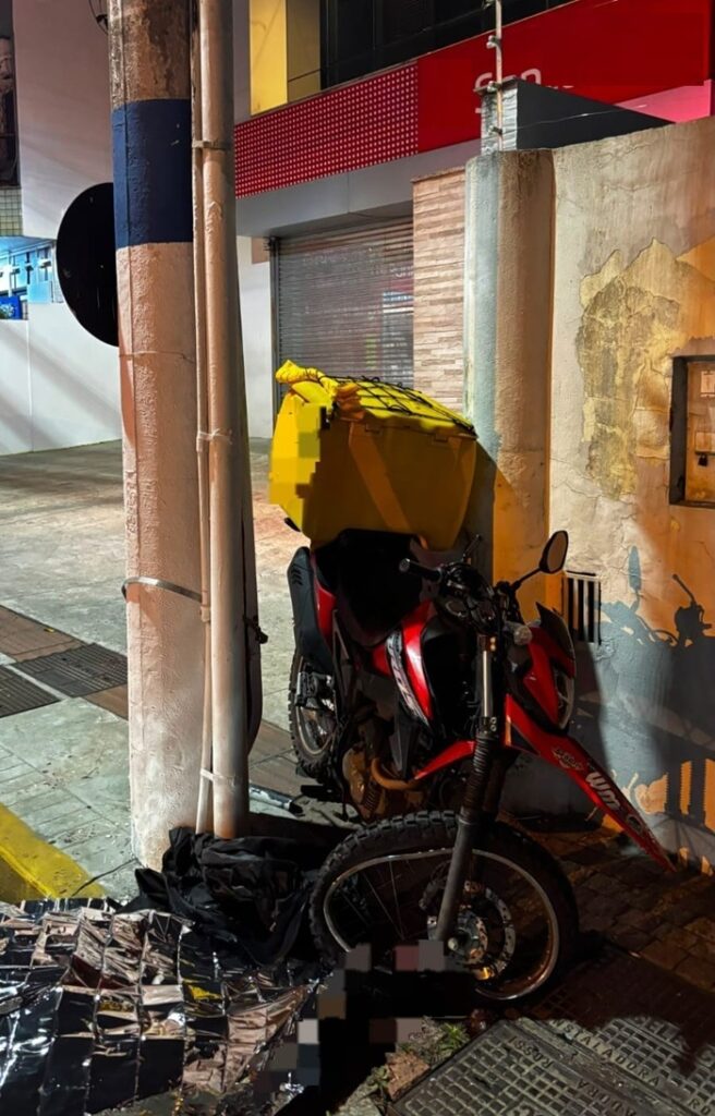 Jovem morre após colidir motocicleta contra poste em Camboriú