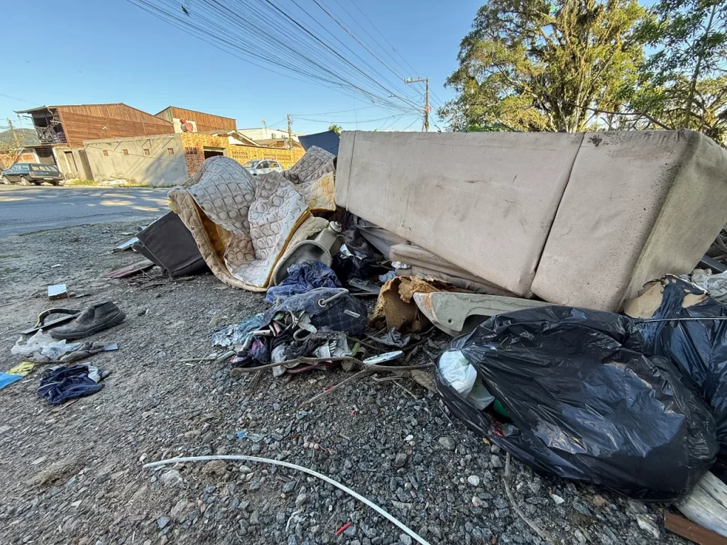 Multa por descarte irregular de lixo pode chegar a R$ 12,6 mil com nova lei sancionada em Itajaí. - Foto: Divulgação/PMI