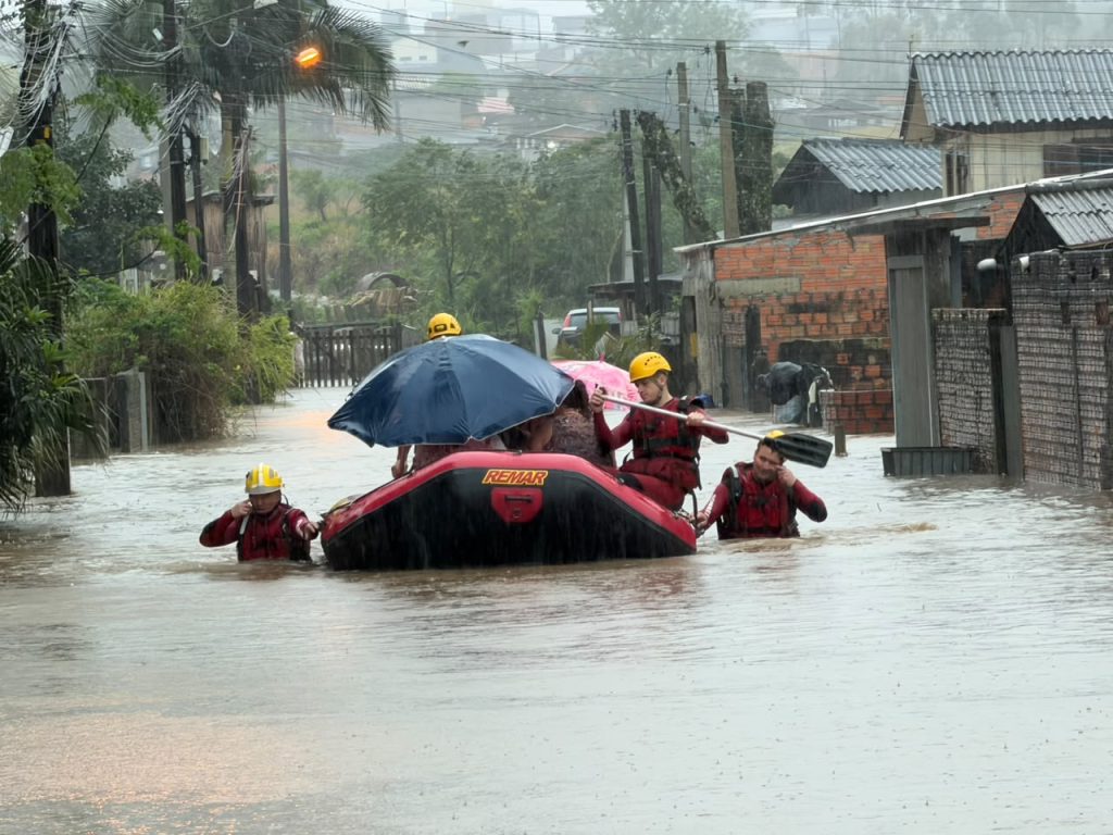 Alagamentos mobilizam Bombeiros em Criciúma - Foto: Divulgação/CBMSC