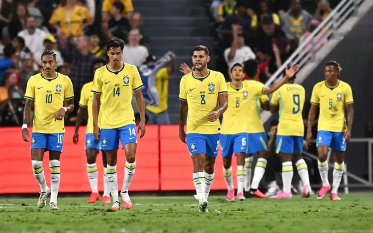 Brasil sofre, mas busca empate no fim contra a Austrália - Foto: Saeed Khan / AFP
