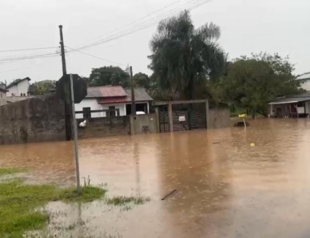 Chuva causa alagamentos e deixa famílias desalojadas em Criciúma - Foto: Divulgação/Rádio Cidade Em Dia