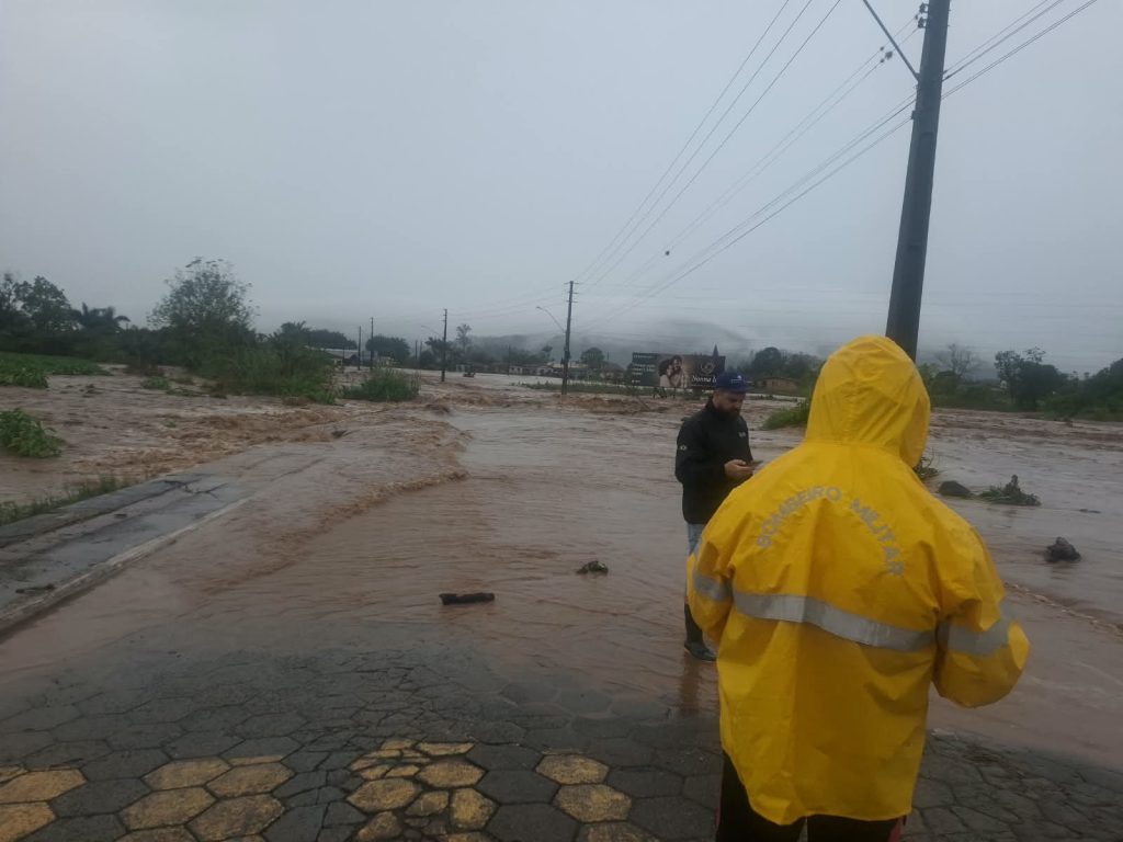 Chuvas deixam 60 cidades afetadas e mais de 400 casas atingidas em SC - Foto: Timbé do Sul / Defesa Civil SC