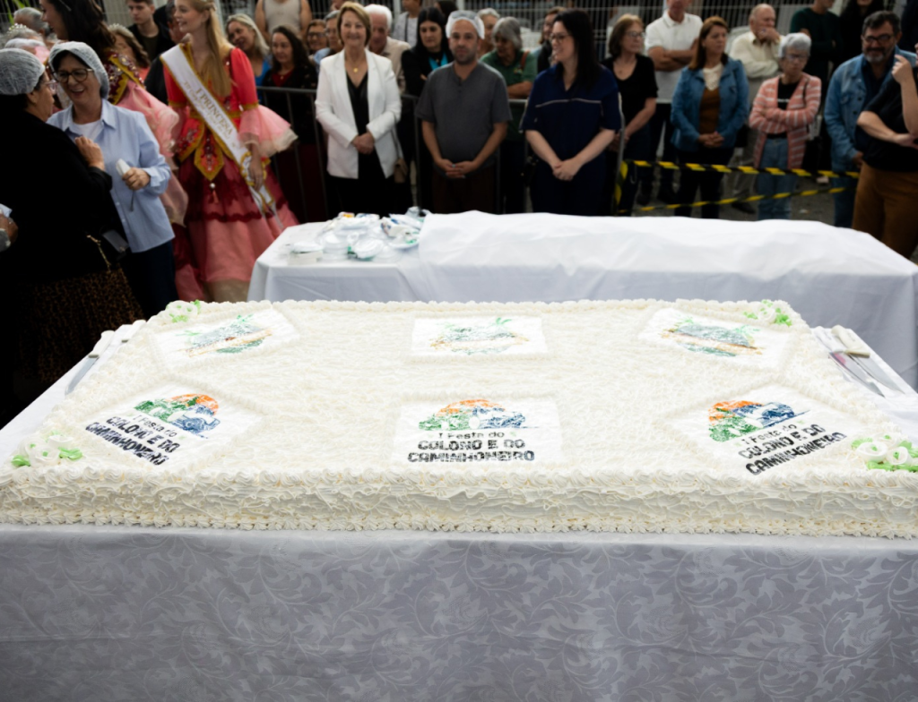 Cocal do Sul completa 35 anos com bolo de 120 quilos - Foto: Divulgação/Prefeitura de Cocal do Sul