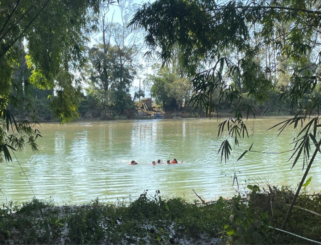 Homem é resgatado após entrar no Rio Araranguá - Foto: Divulgação/CBMSC