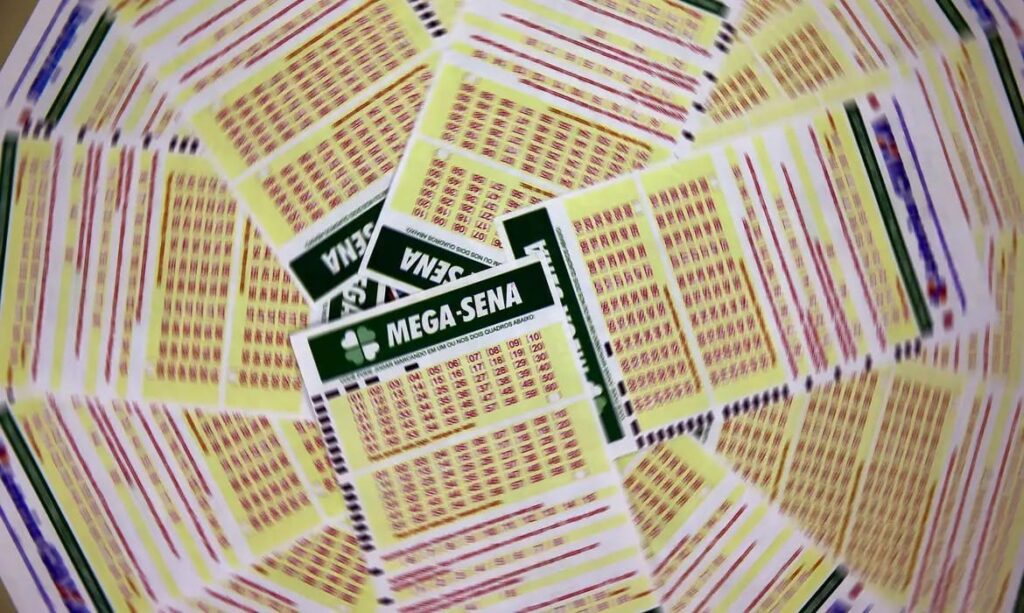 Mega-Sena acumula e prêmio chega a R$ 102 milhões; veja números - Foto: Marcello Casal Jr/Agência Brasil