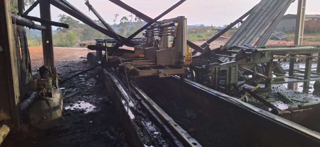 Incêndio destrói parte de estrutura industrial em Braço do Norte - Foto: Divulgação/CBMSC