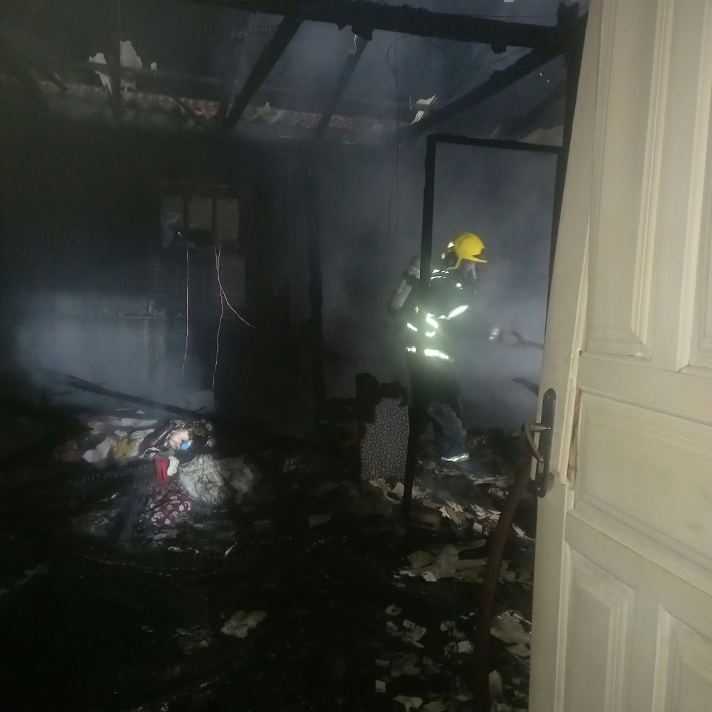 Incêndio destrói residência em Balneário Rincão - Foto: Divulgação/CBMSC