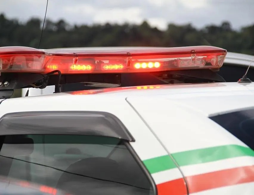 Mulher de 20 anos é presa por suspeita de roubo em Braço do Norte - Foto: Divulgação/PMSC