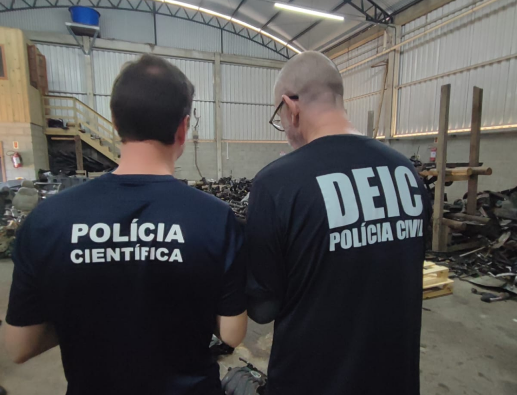 Operação apreende peças de 17 veículos e prende empresário em Tubarão - Foto: Divulgação/PCSC