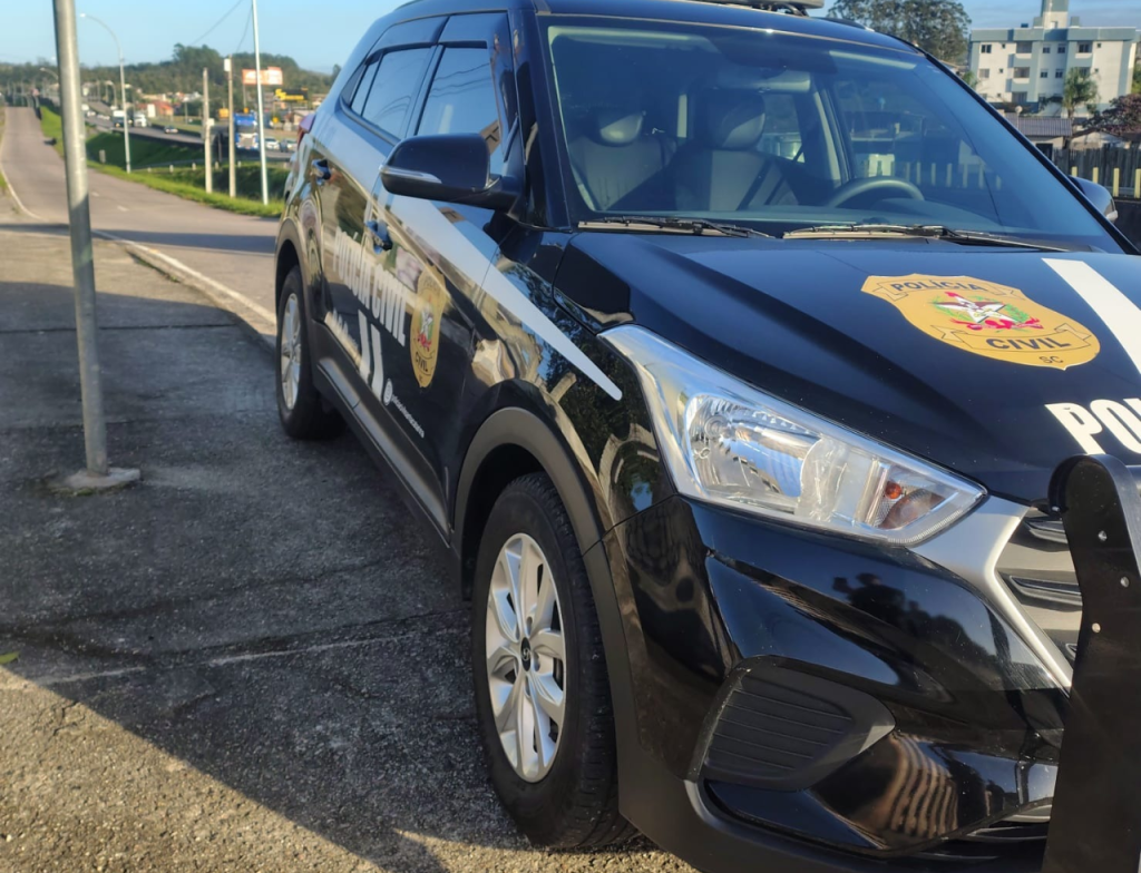 Operação da Polícia Civil termina com dois presos em Laguna - Foto: Divulgação/PCSC