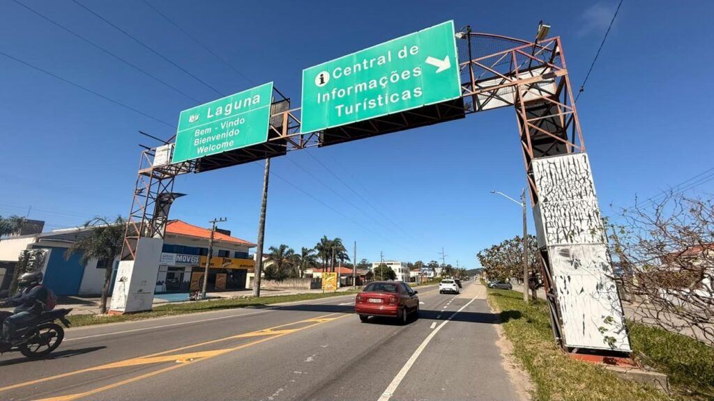 Pórtico “Volte Sempre” deixa a SC-101; veja motivo e bloqueio - Foto: Divulgação/Prefeitura de Laguna